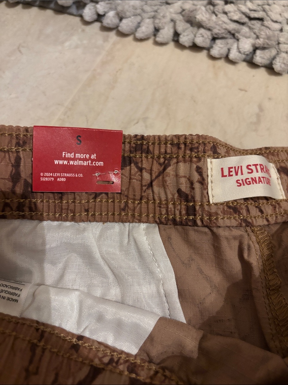 Levi Strauss Cargo Shorts (NEW) - Picture 3 of 5